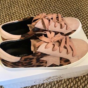 Cheetah star sneakers